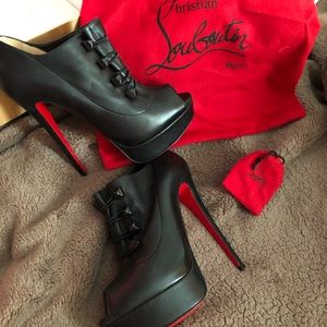 NEW Christian Louboutin